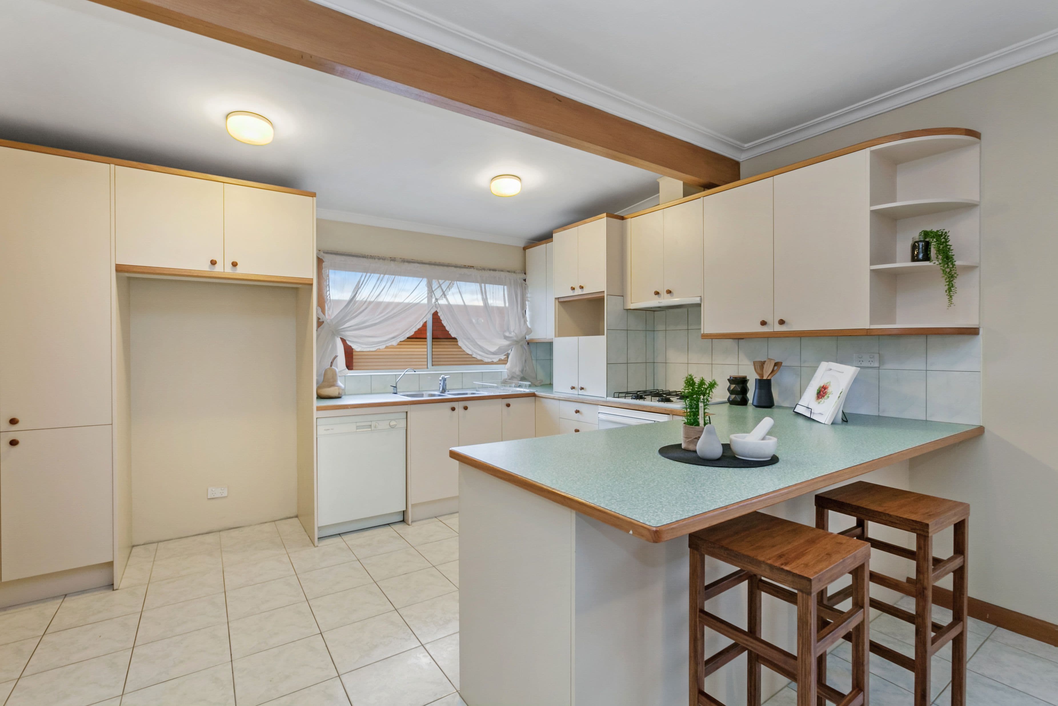 3 Joan Court, Reservoir VIC 3073, Reservoir - Thumbnail 4
