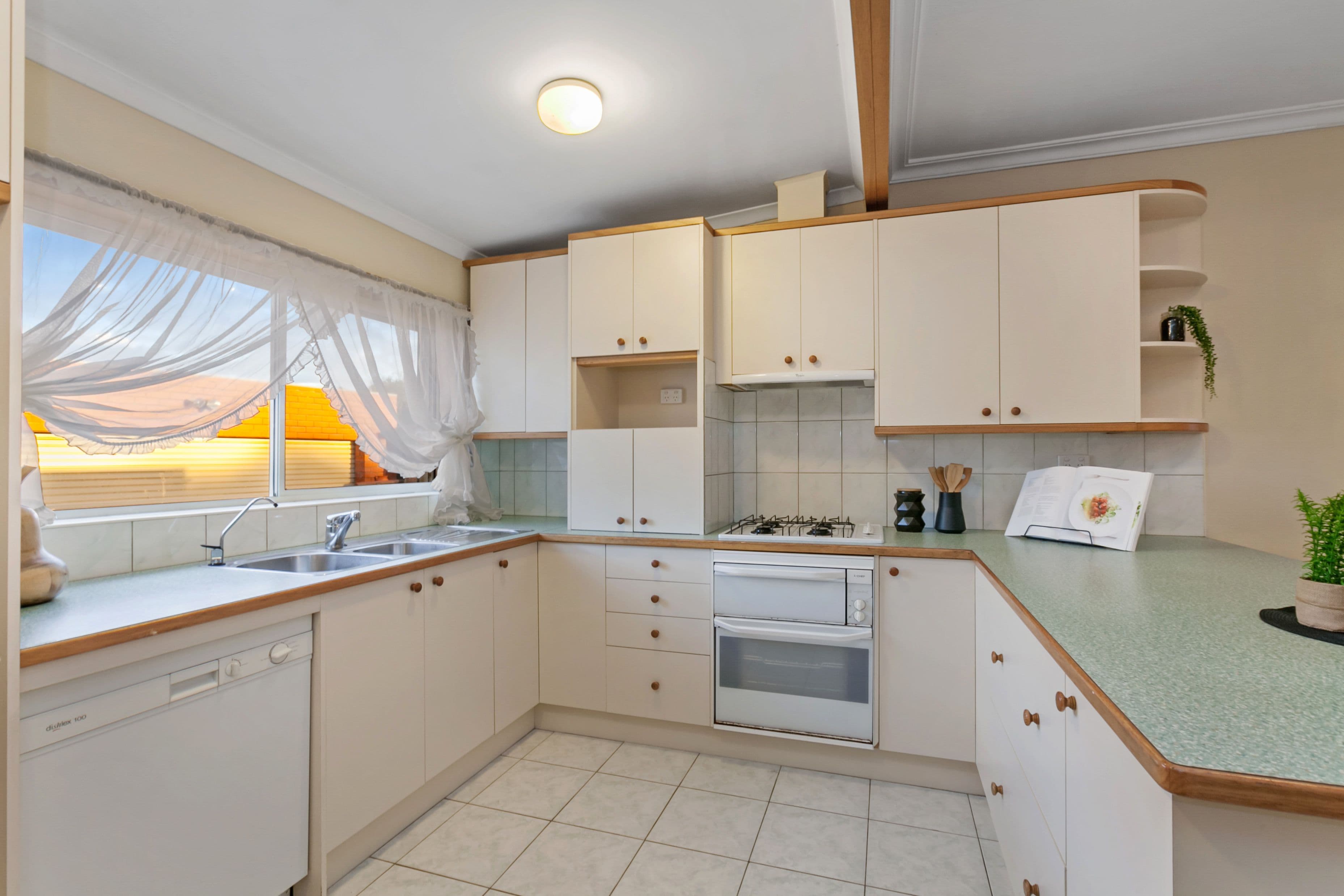 3 Joan Court, Reservoir VIC 3073, Reservoir - Thumbnail 5