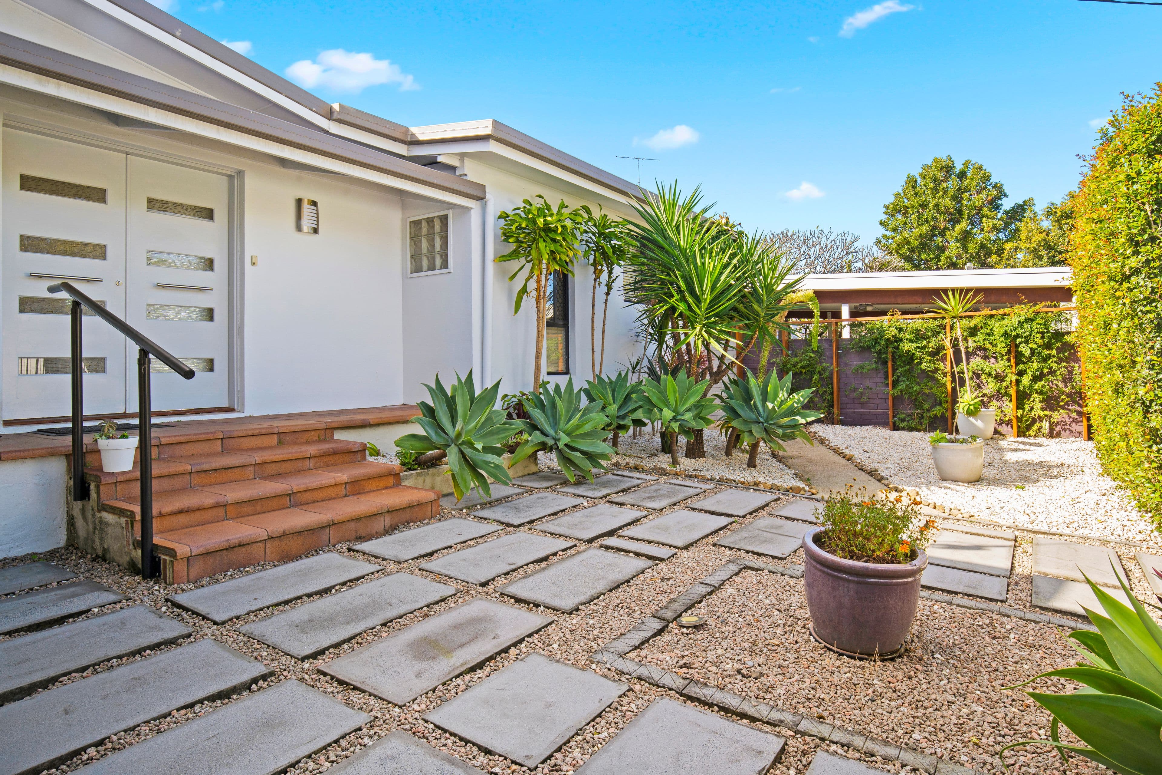 41 Kalimna Drive, Broadbeach Waters QLD 4218, Broadbeach Waters - Thumbnail 3