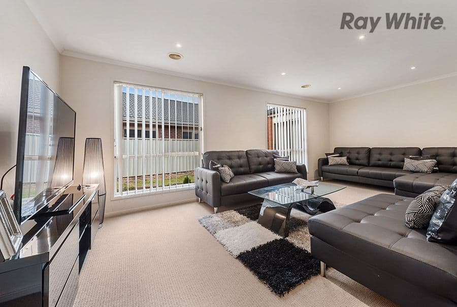 10 Lyme Park Circle, Caroline Springs VIC 3023, Caroline Springs - Thumbnail 2