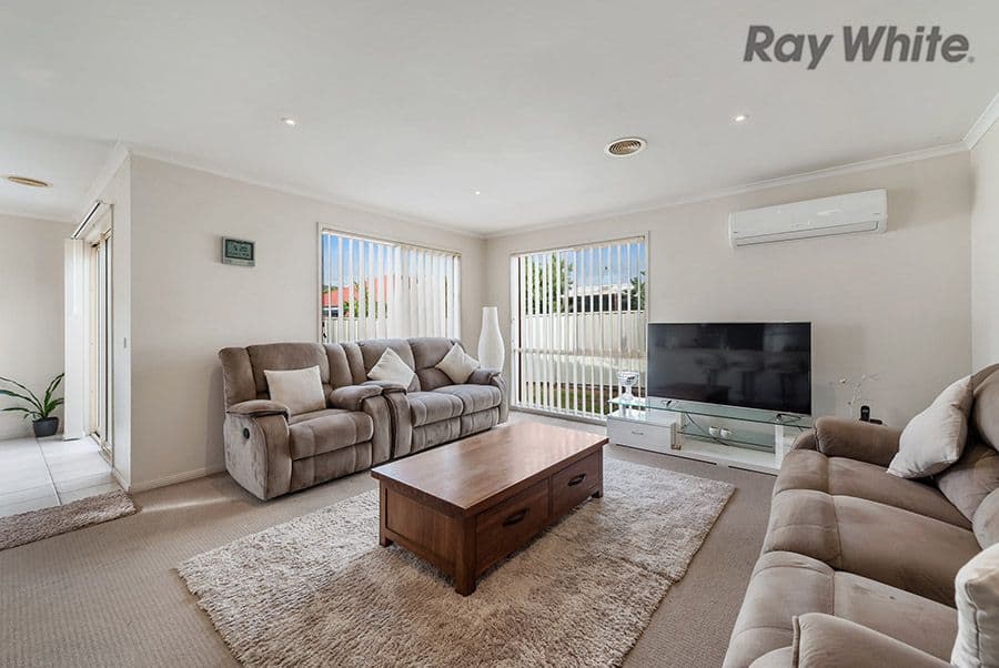 10 Lyme Park Circle, Caroline Springs VIC 3023, Caroline Springs - Thumbnail 6