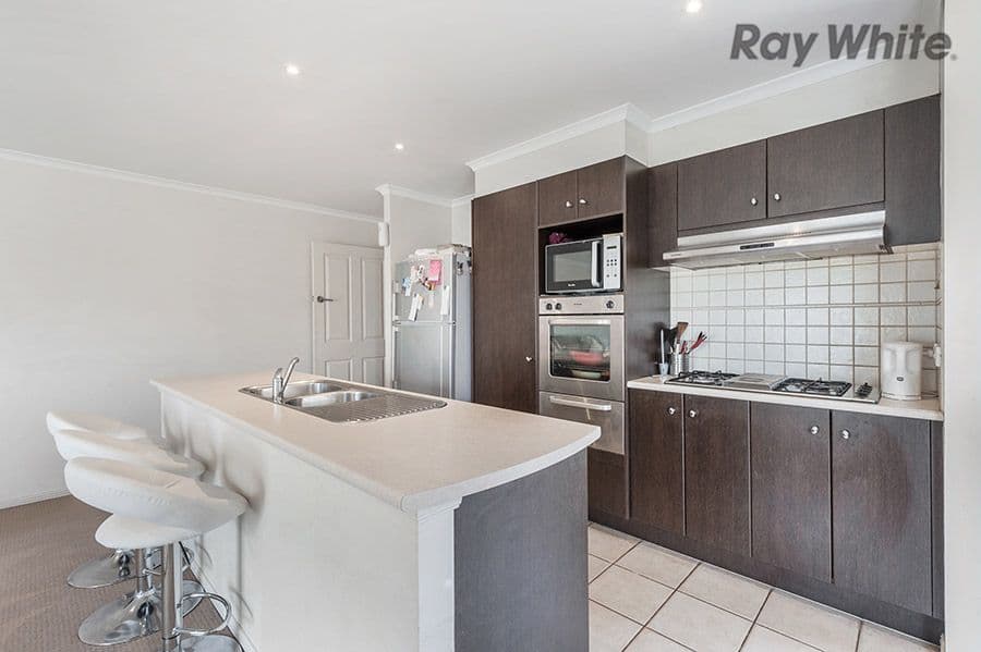 10 Lyme Park Circle, Caroline Springs VIC 3023, Caroline Springs - Thumbnail 7