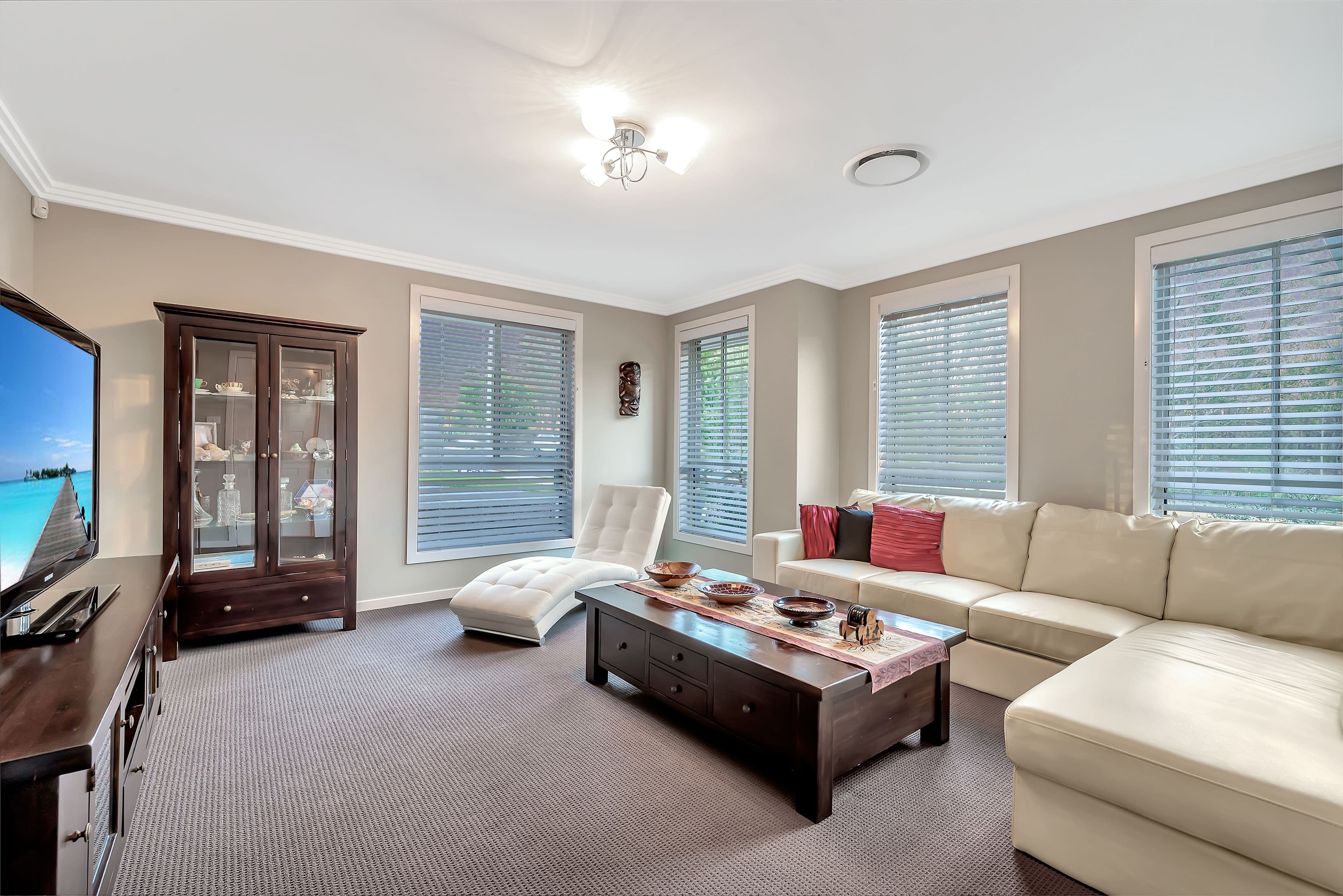 142 Middleton Drive, Middleton Grange - Thumbnail 2