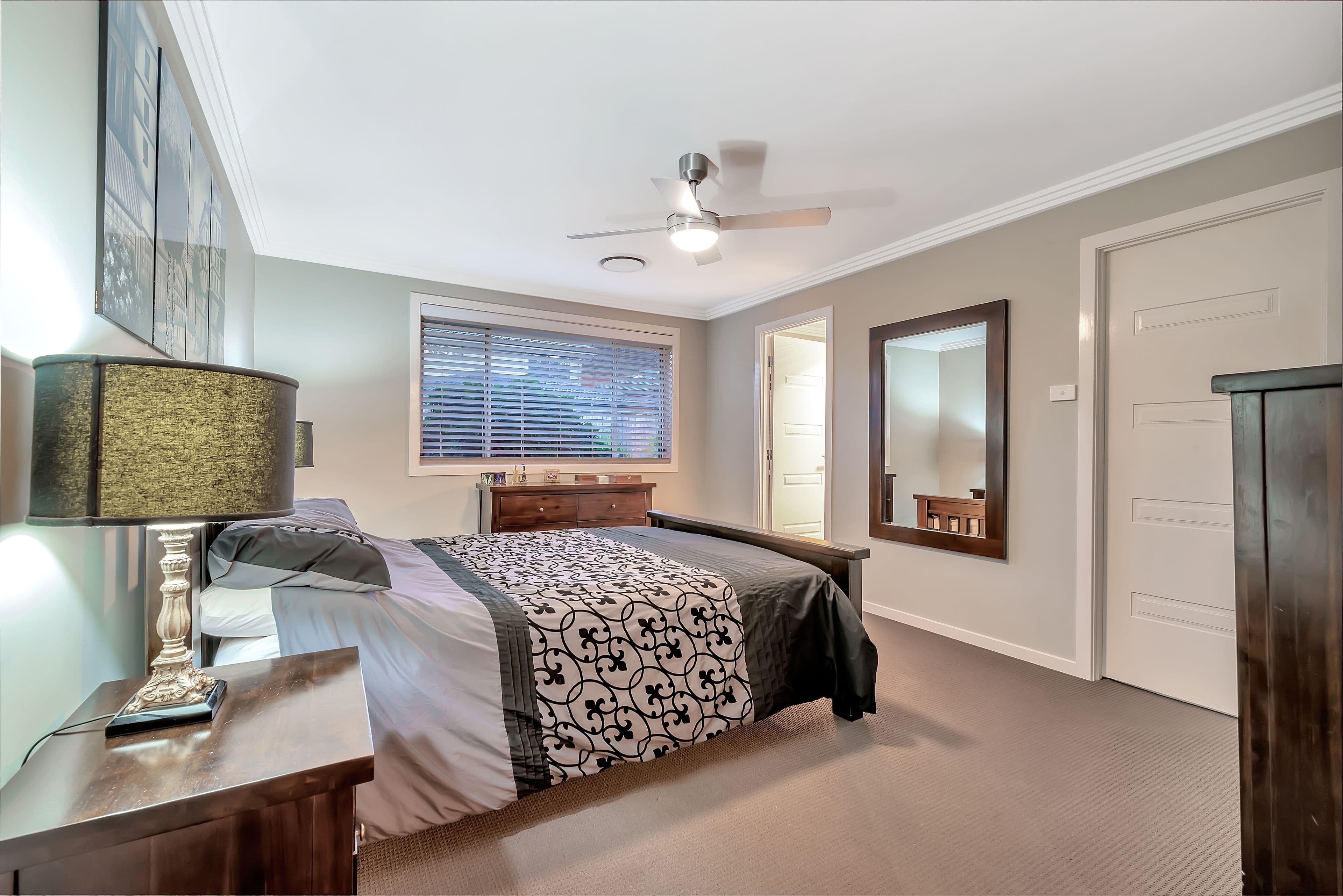 142 Middleton Drive, Middleton Grange - Thumbnail 7