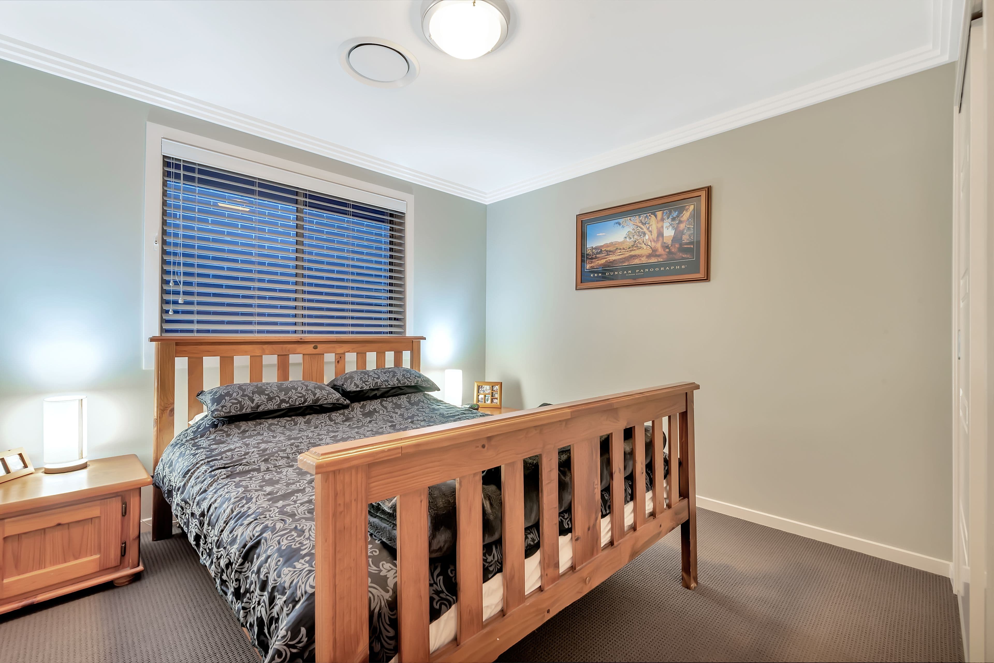 142 Middleton Drive, Middleton Grange - Thumbnail 8