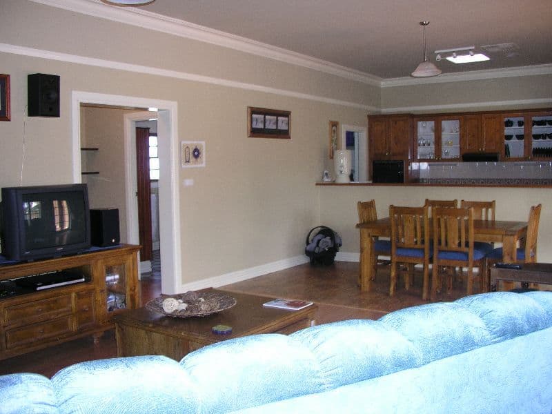 4  Thurlstone Street, PARKES NSW 2870, Parkes - Thumbnail 4