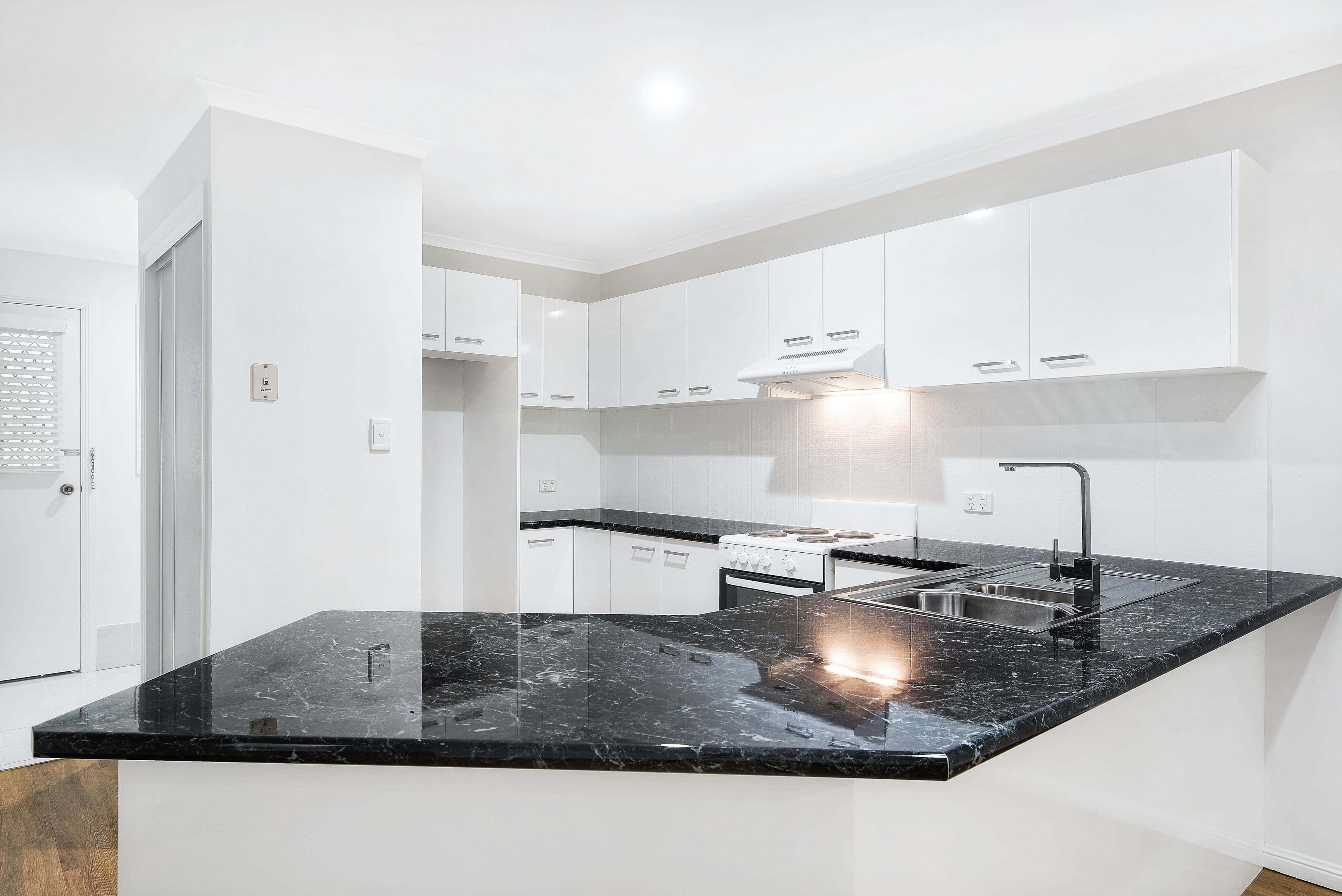 2/107 President Avenue, Caringbah - Thumbnail 2