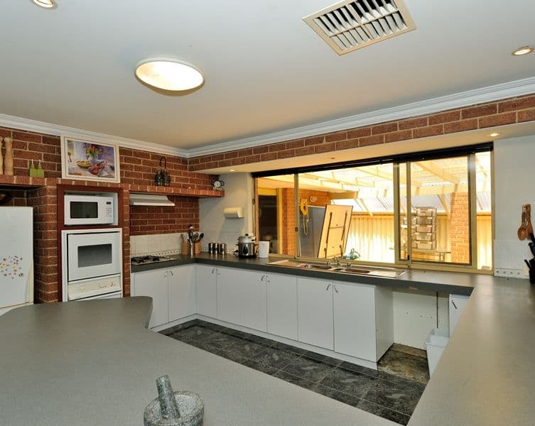 70 Donald Drive, SAFETY BAY WA 6169, Safety Bay - Thumbnail 2