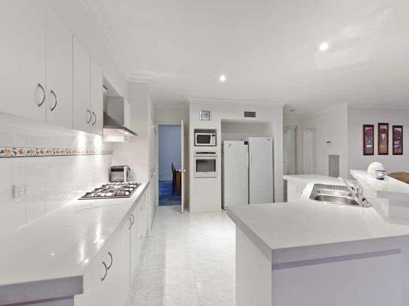 10 Morning Mist Court, MORNINGTON VIC 3931, Mornington - Thumbnail 4