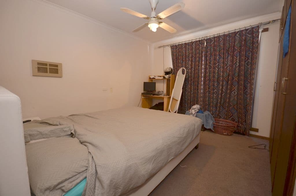 16 Carpenter Street, WENDOUREE VIC 3355, Wendouree - Thumbnail 3