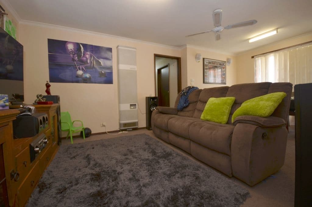16 Carpenter Street, WENDOUREE VIC 3355, Wendouree - Thumbnail 4