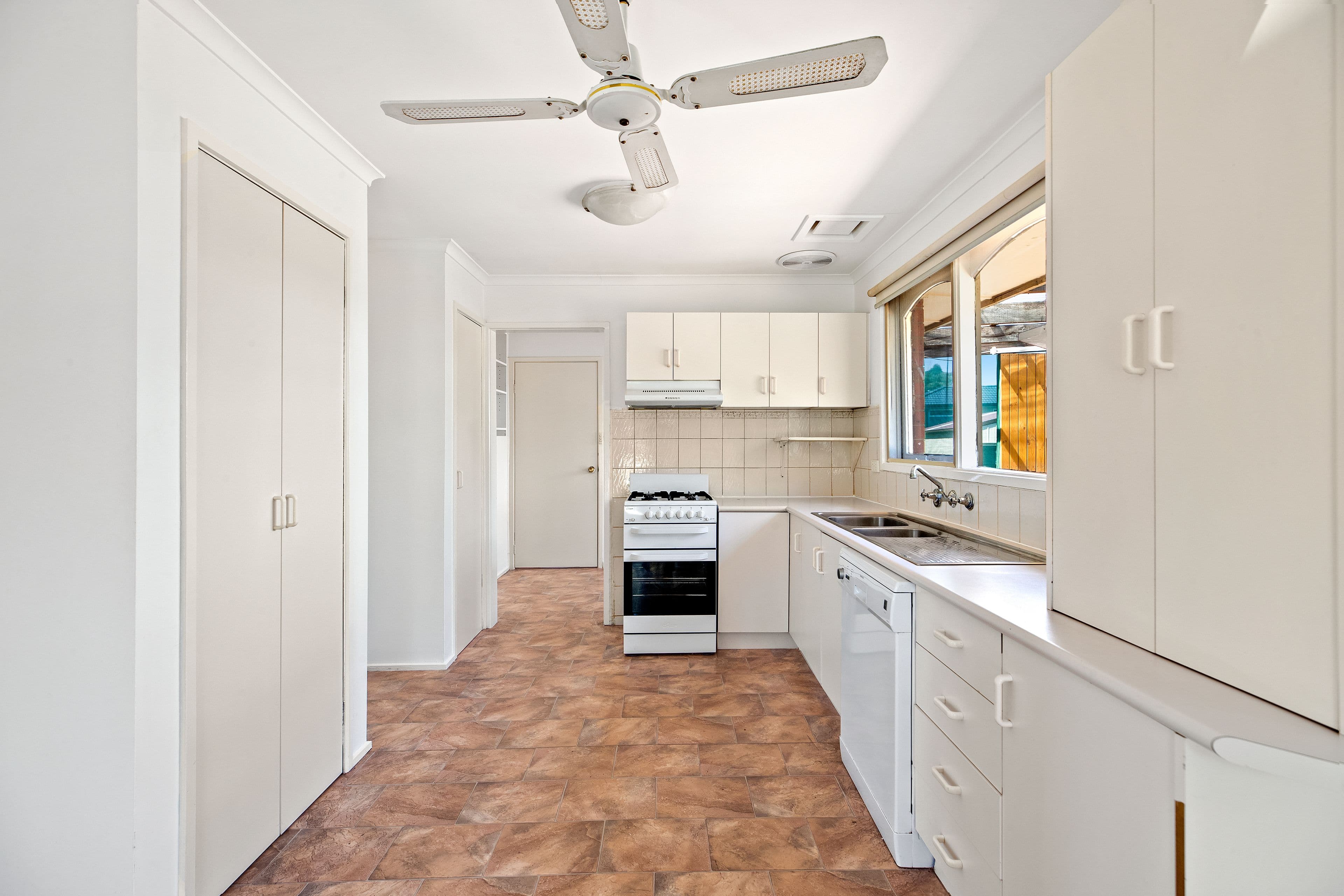 18 Gerda Street, Scoresby VIC 3179, Scoresby - Thumbnail 4