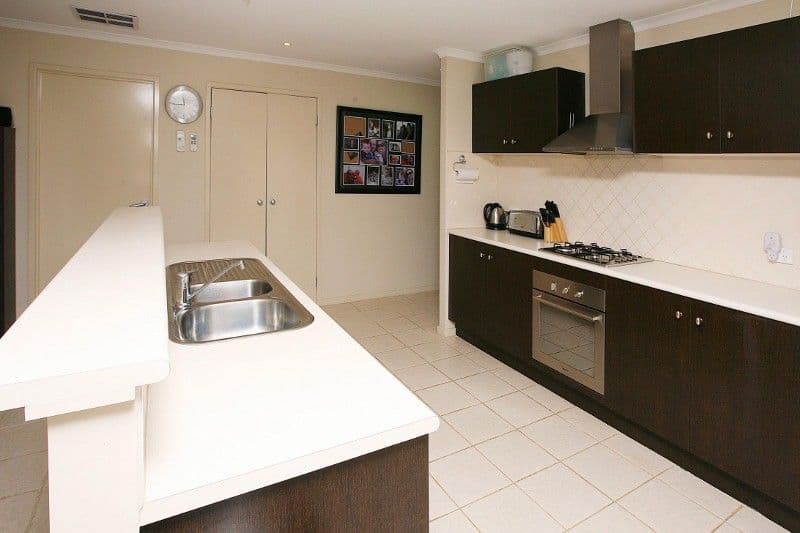 61 Jacaranda Drive, TAYLORS HILL VIC 3037, Taylors Hill - Thumbnail 3