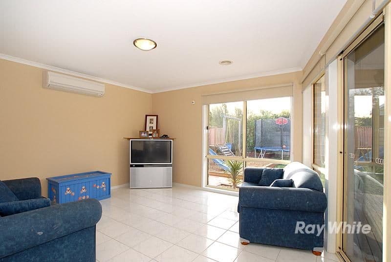 19 Charles Conder Place, BERWICK VIC 3806, Berwick - Thumbnail 8
