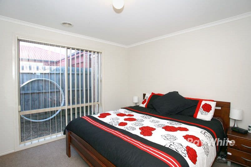 59 Phoenix Avenue, CRANBOURNE VIC 3977, Cranbourne - Thumbnail 2