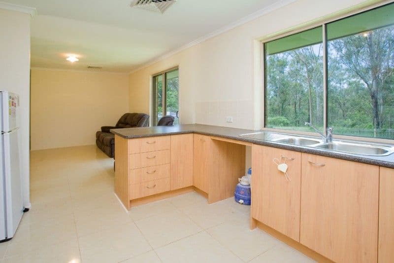 110 Mary Street, BLACKSTONE QLD 4304, Blackstone - Thumbnail 3