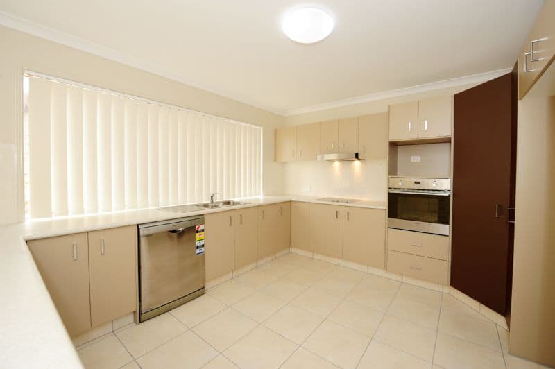 11 Lingwoodock Place, GLADSTONE QLD 4680, Gladstone - Thumbnail 2