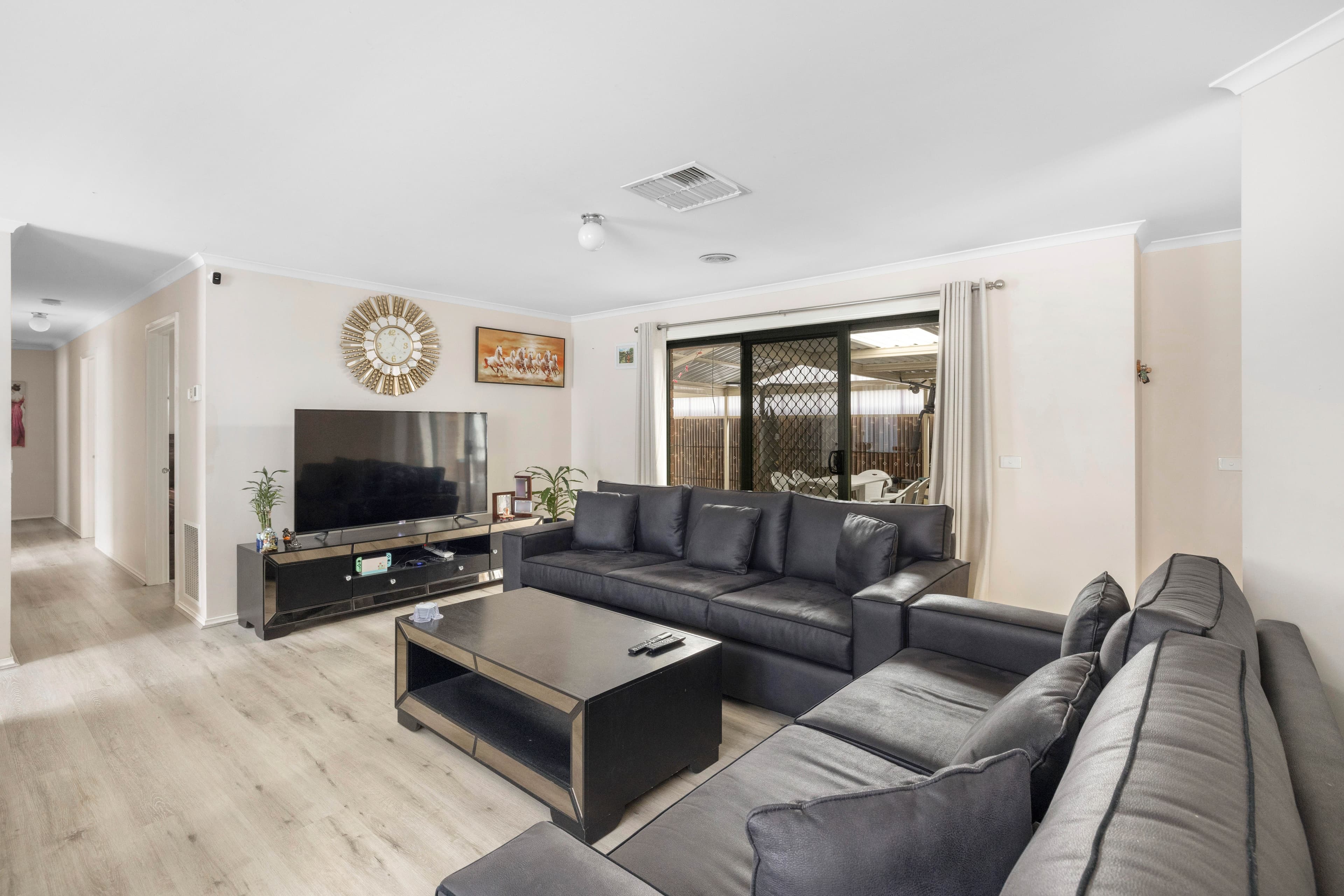 13 Creekwood Drive, Craigieburn VIC 3064, Craigieburn - Thumbnail 3