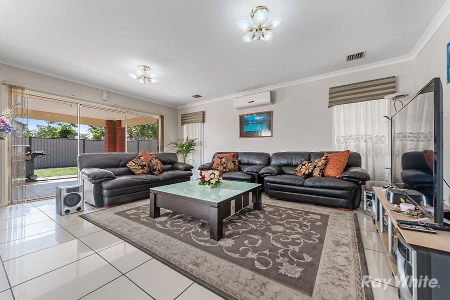 90 Tenterfield Drive, Burnside Heights VIC 3023, Burnside Heights - Thumbnail 3