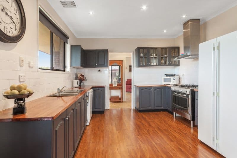 14 Talpa Crescent, Corio VIC 3214, Corio - Thumbnail 4