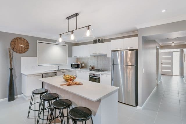 100 Hampshire Boulevard, Spring Farm - Thumbnail 2