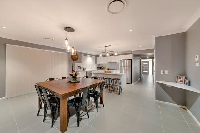 100 Hampshire Boulevard, Spring Farm - Thumbnail 3