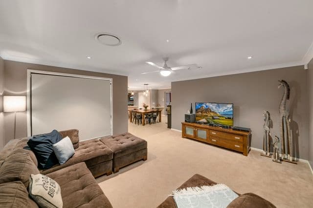100 Hampshire Boulevard, Spring Farm - Thumbnail 4