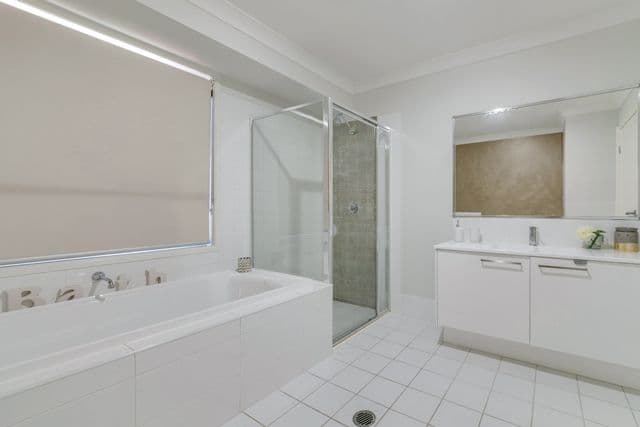 100 Hampshire Boulevard, Spring Farm - Thumbnail 8