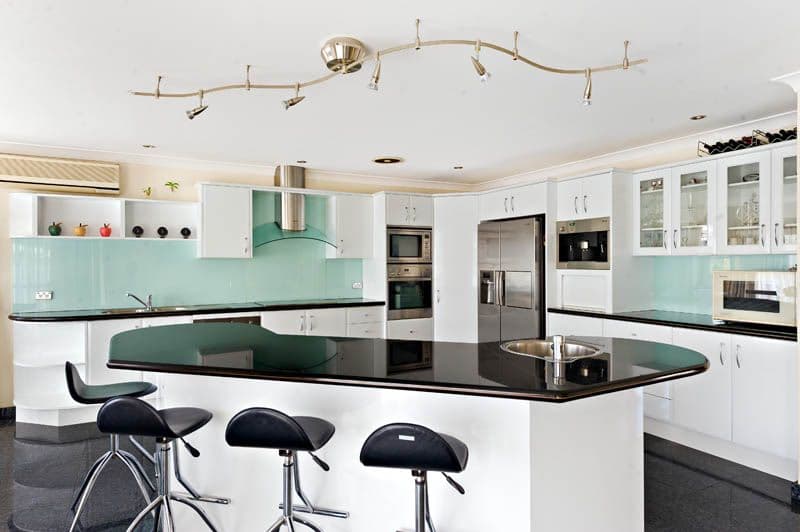 24 Roper Crescent, Sylvania Waters - Thumbnail 3