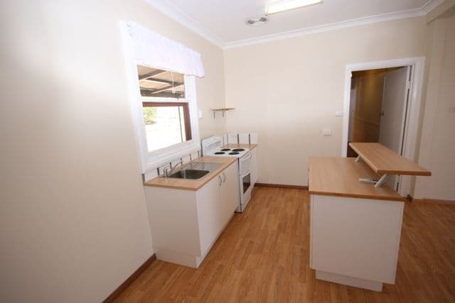 34 Daly Street, CLARE SA 5453, Clare - Thumbnail 3