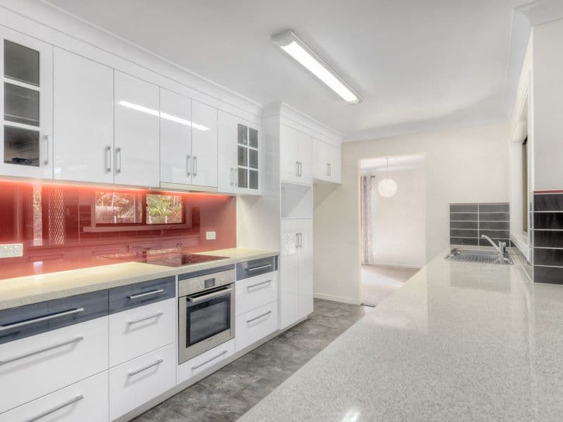 8 Rani Close, MOUNT OMMANEY QLD 4074, Mount Ommaney - Thumbnail 2