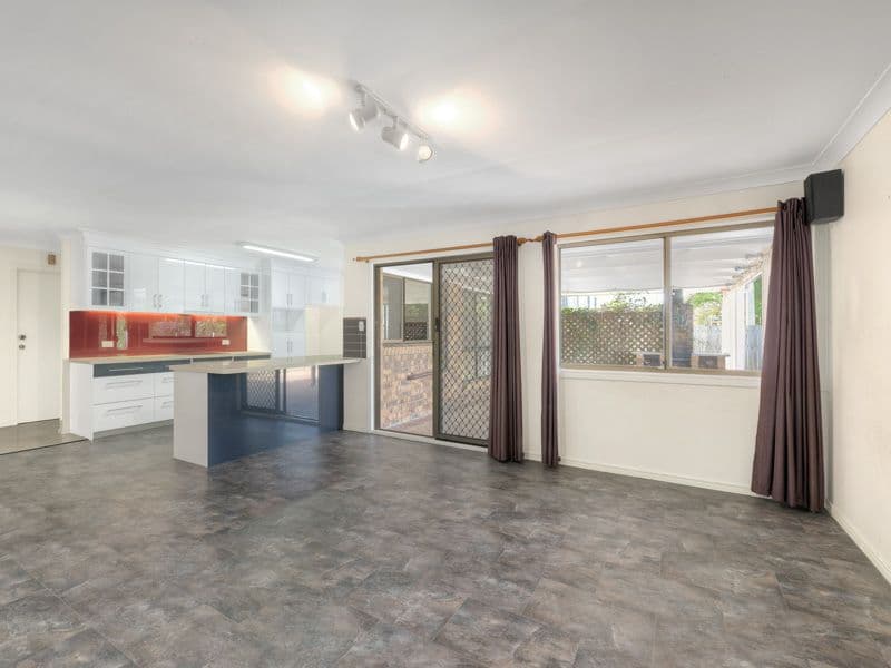 8 Rani Close, MOUNT OMMANEY QLD 4074, Mount Ommaney - Thumbnail 4
