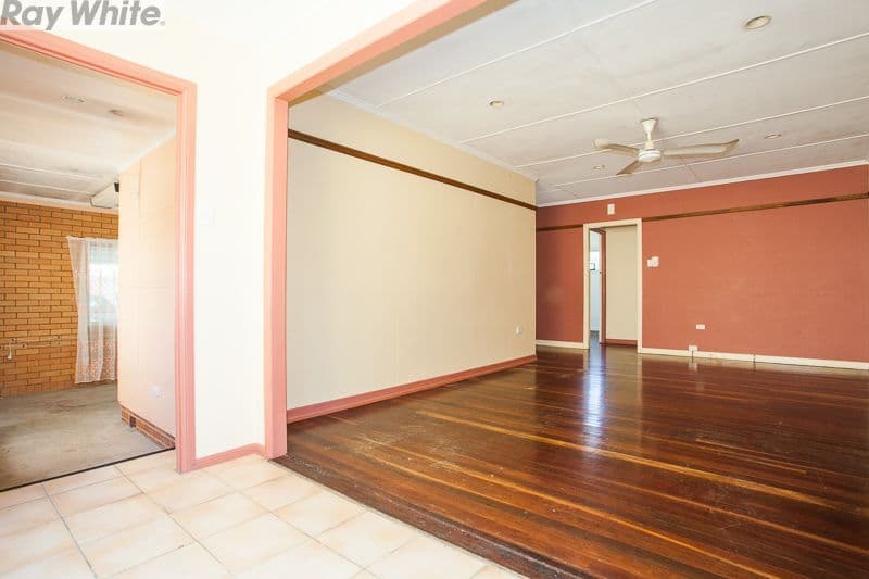 28 Crawford Street, REDCLIFFE QLD 4020, Redcliffe - Thumbnail 2
