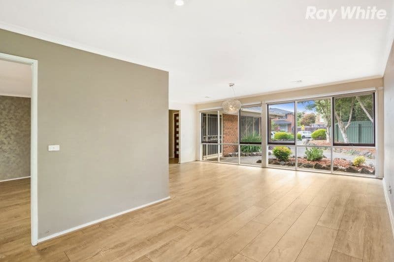 15 Jenola Parade, Wantirna South VIC 3152, Wantirna South - Thumbnail 2