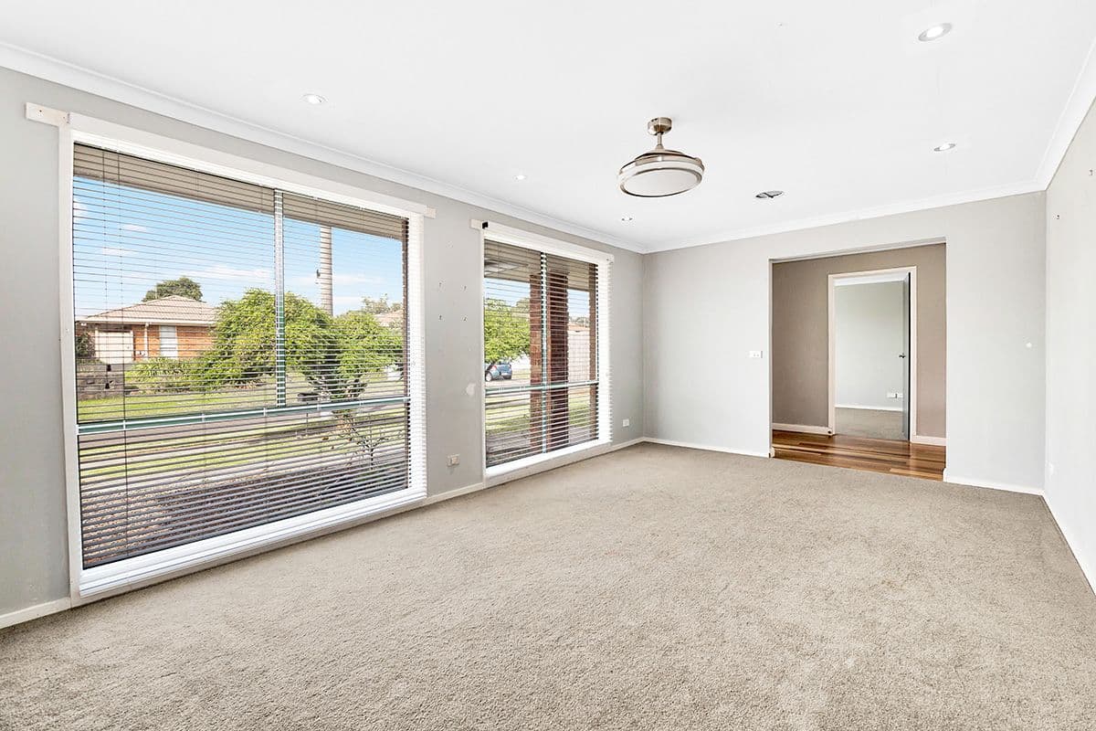 3 Maureen Close, Cranbourne West VIC 3977, Cranbourne West - Thumbnail 2