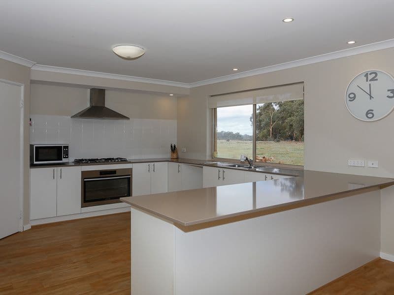 28 ROSELLA Way, Lower Chittering WA 6084, Lower Chittering - Thumbnail 4