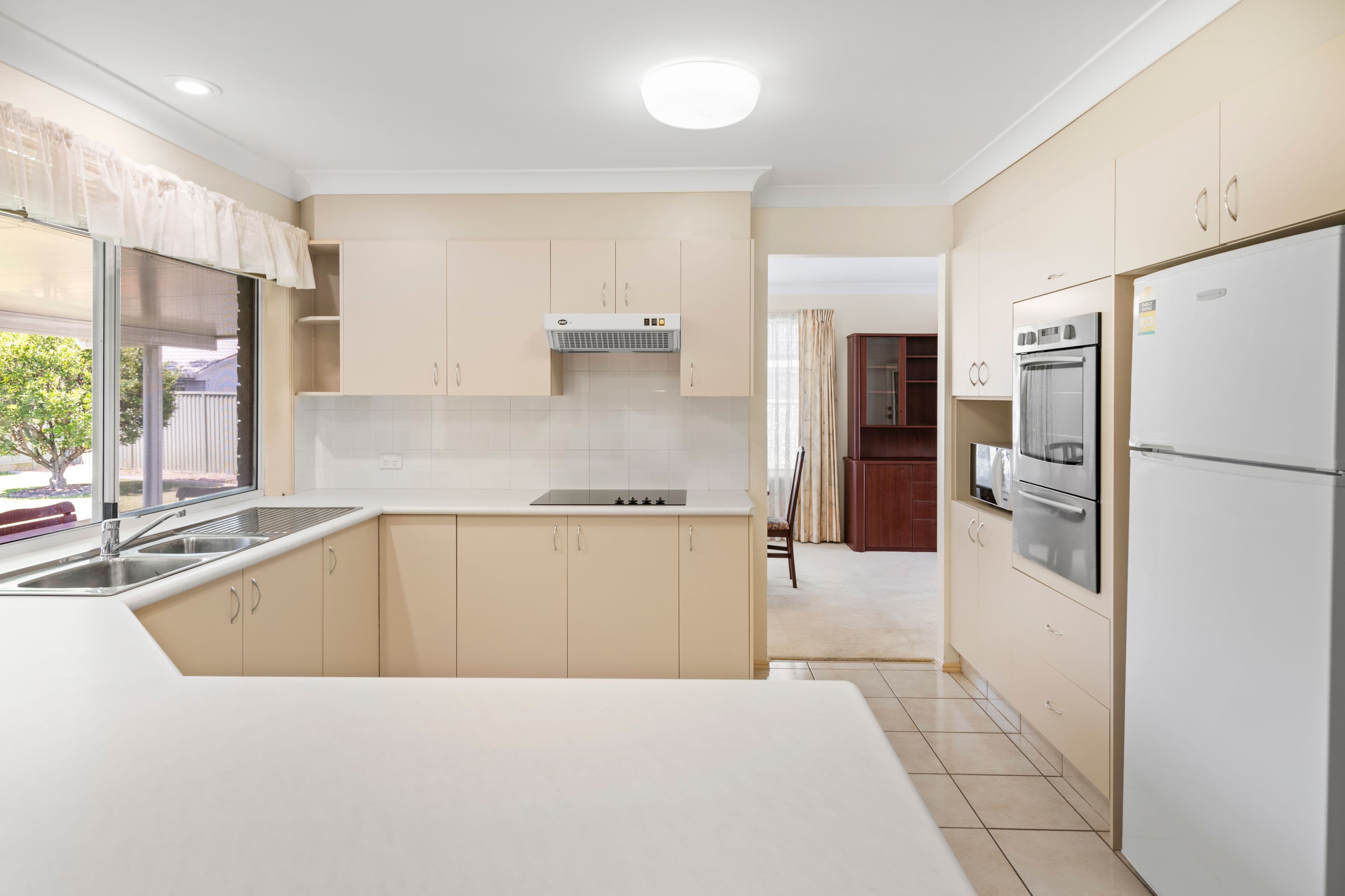 16 Whipbird Court, Burleigh Waters QLD 4220, Burleigh Waters - Thumbnail 4