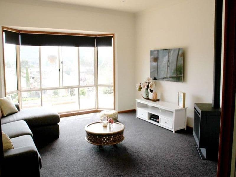 15 Orchard Way, Lavington - Thumbnail 4