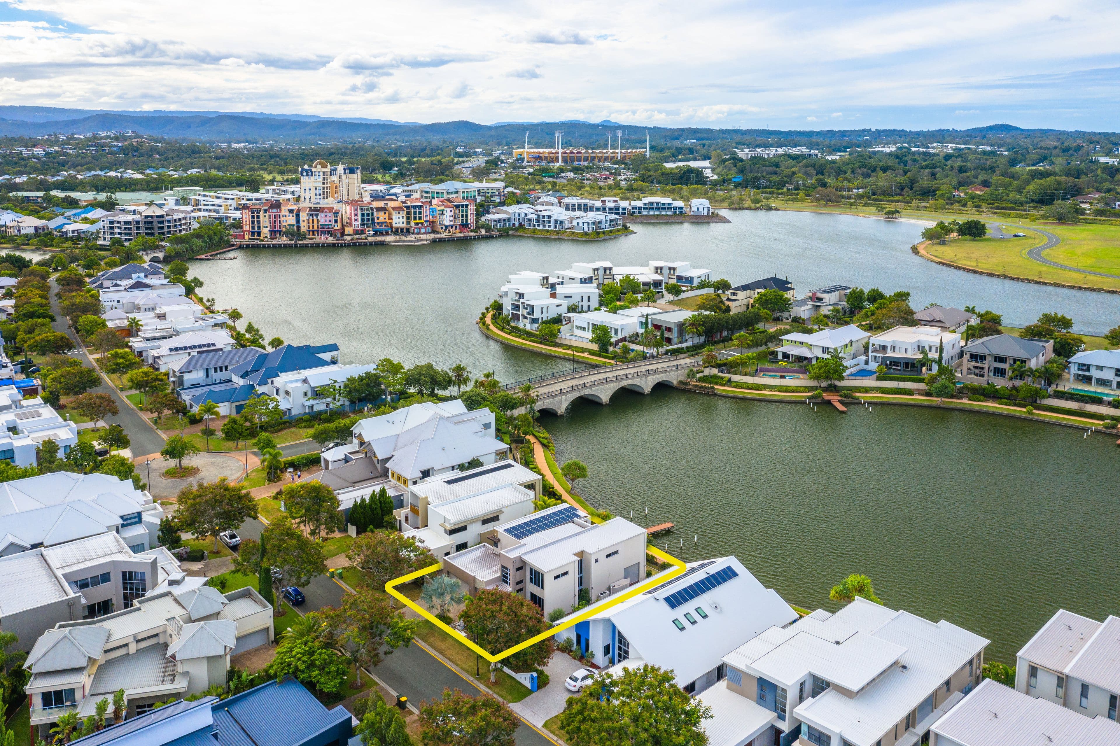 5025 Emerald Island Drive, Carrara QLD 4211, Carrara - Thumbnail 2