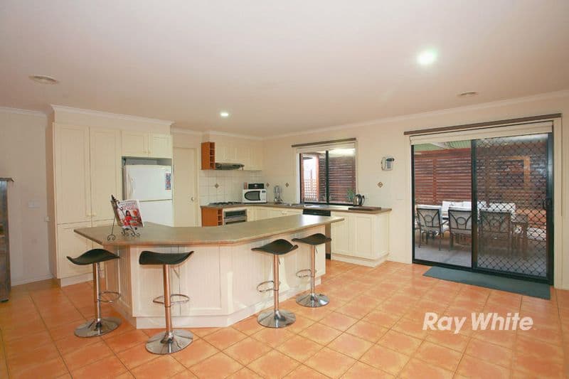 5 Belvoir Court, CRANBOURNE VIC 3977, Cranbourne - Thumbnail 3