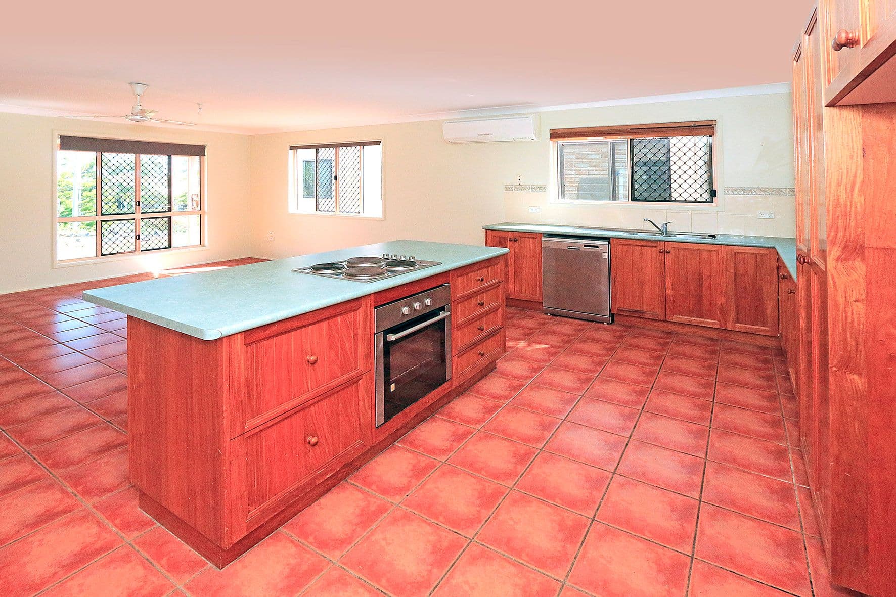 32 Nicholson Street, Emu Park QLD 4710, Emu Park - Thumbnail 4