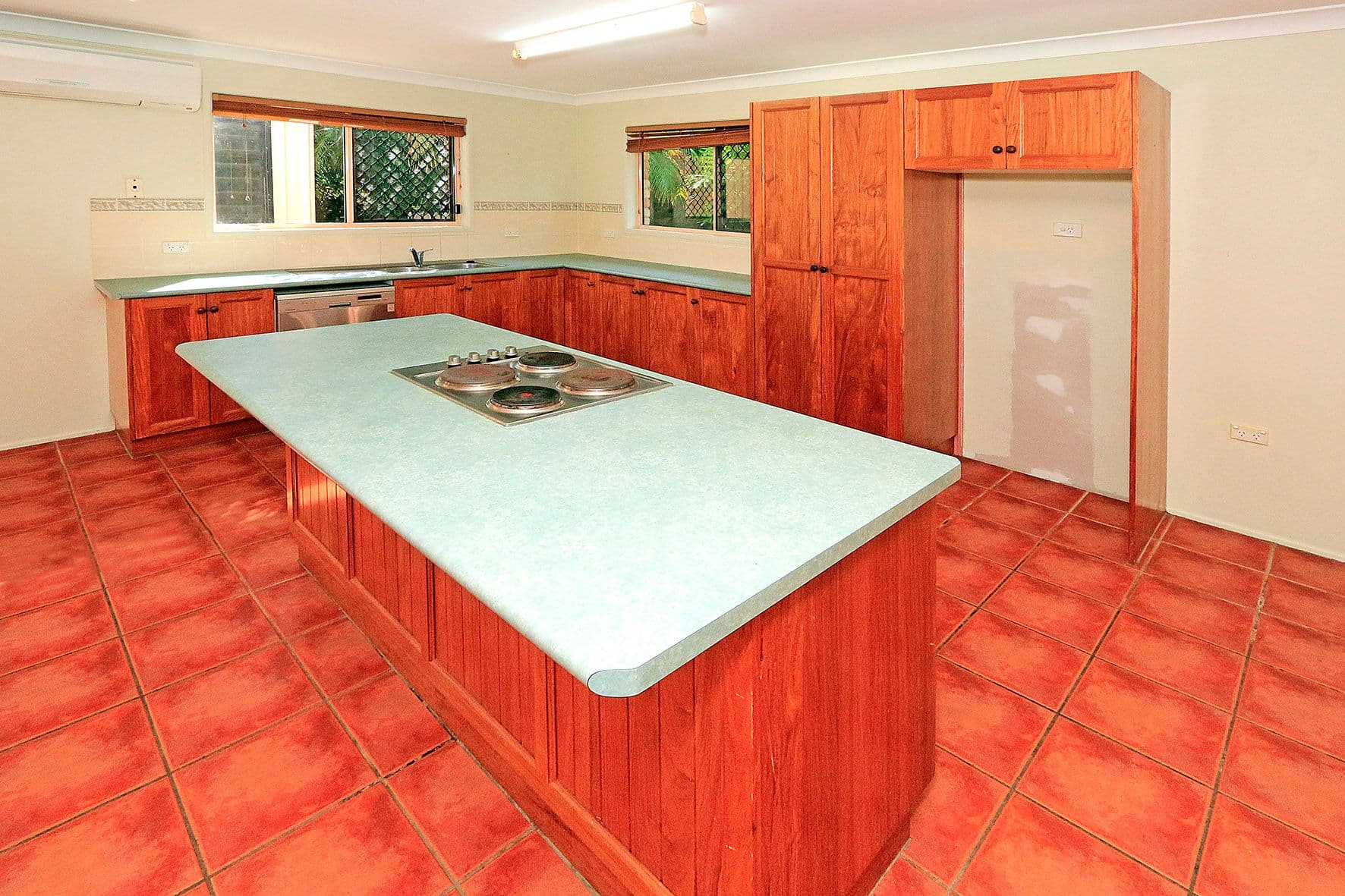 32 Nicholson Street, Emu Park QLD 4710, Emu Park - Thumbnail 5