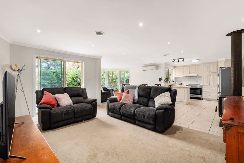 11 Callistemon Rise, Mill Park VIC 3082, Mill Park - Thumbnail 4