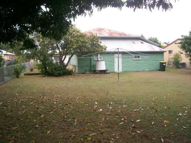 11 Castlereagh Street, BUNDABERG SOUTH QLD 4670, Bundaberg South - Thumbnail 2