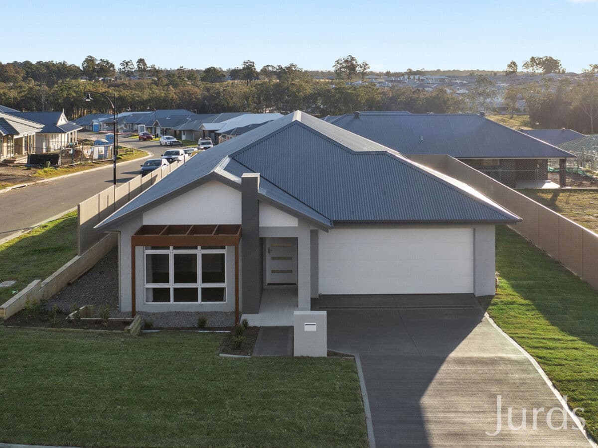 17 Moran Parkway, North Rothbury, North Rothbury - Thumbnail 2