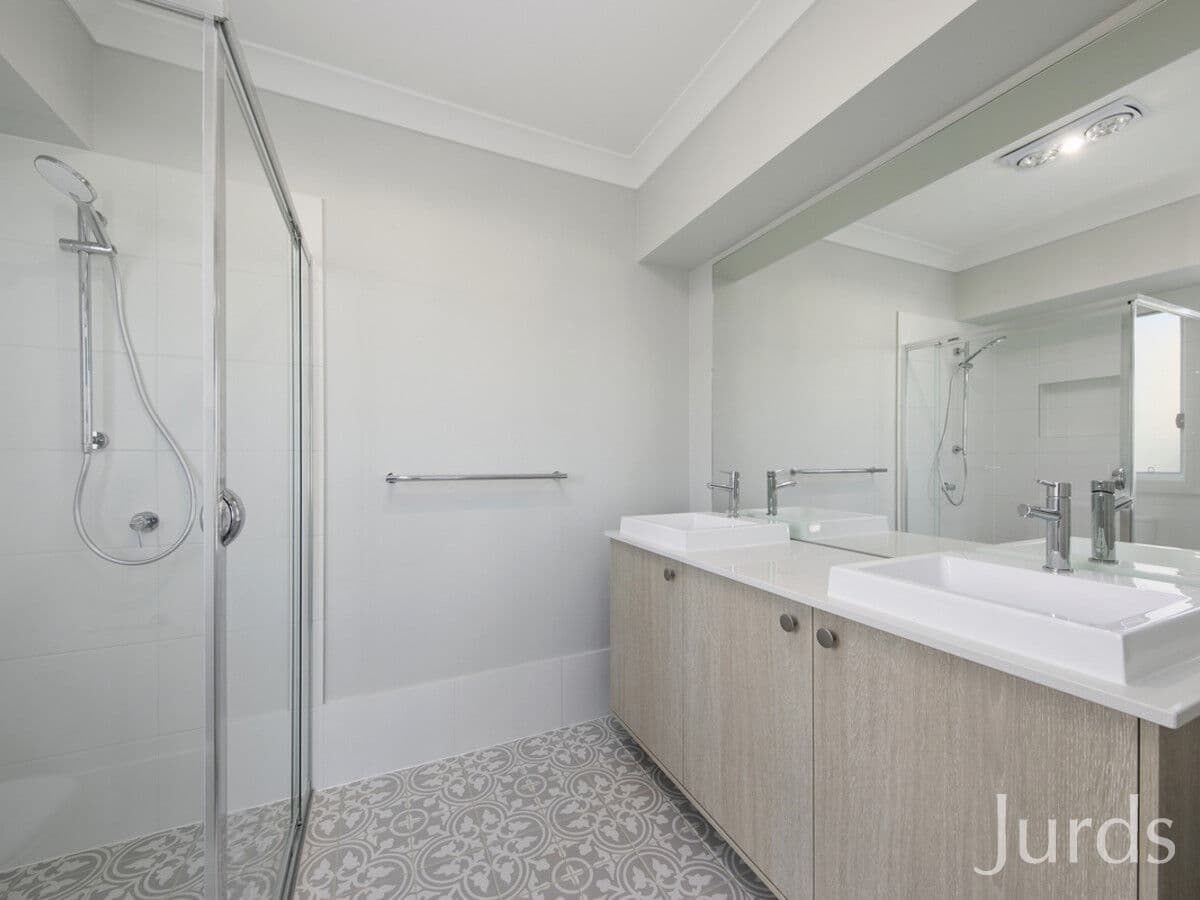 17 Moran Parkway, North Rothbury, North Rothbury - Thumbnail 7