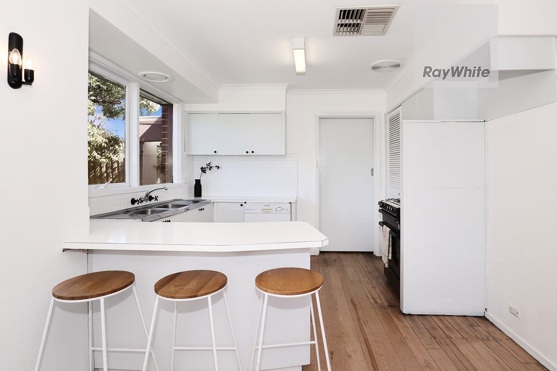 19 Koonalda Road, Gladstone Park VIC 3043, Gladstone Park - Thumbnail 3