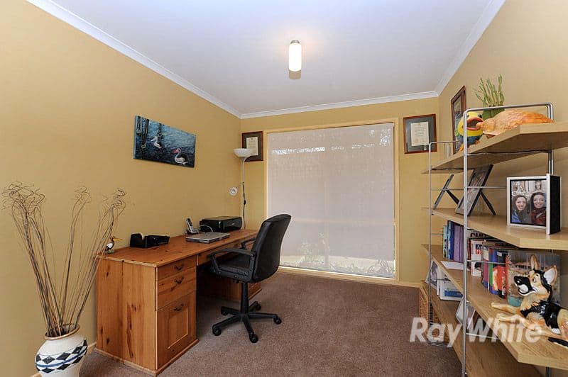 16 Leonie Court, NARRE WARREN VIC 3805, Narre Warren - Thumbnail 3