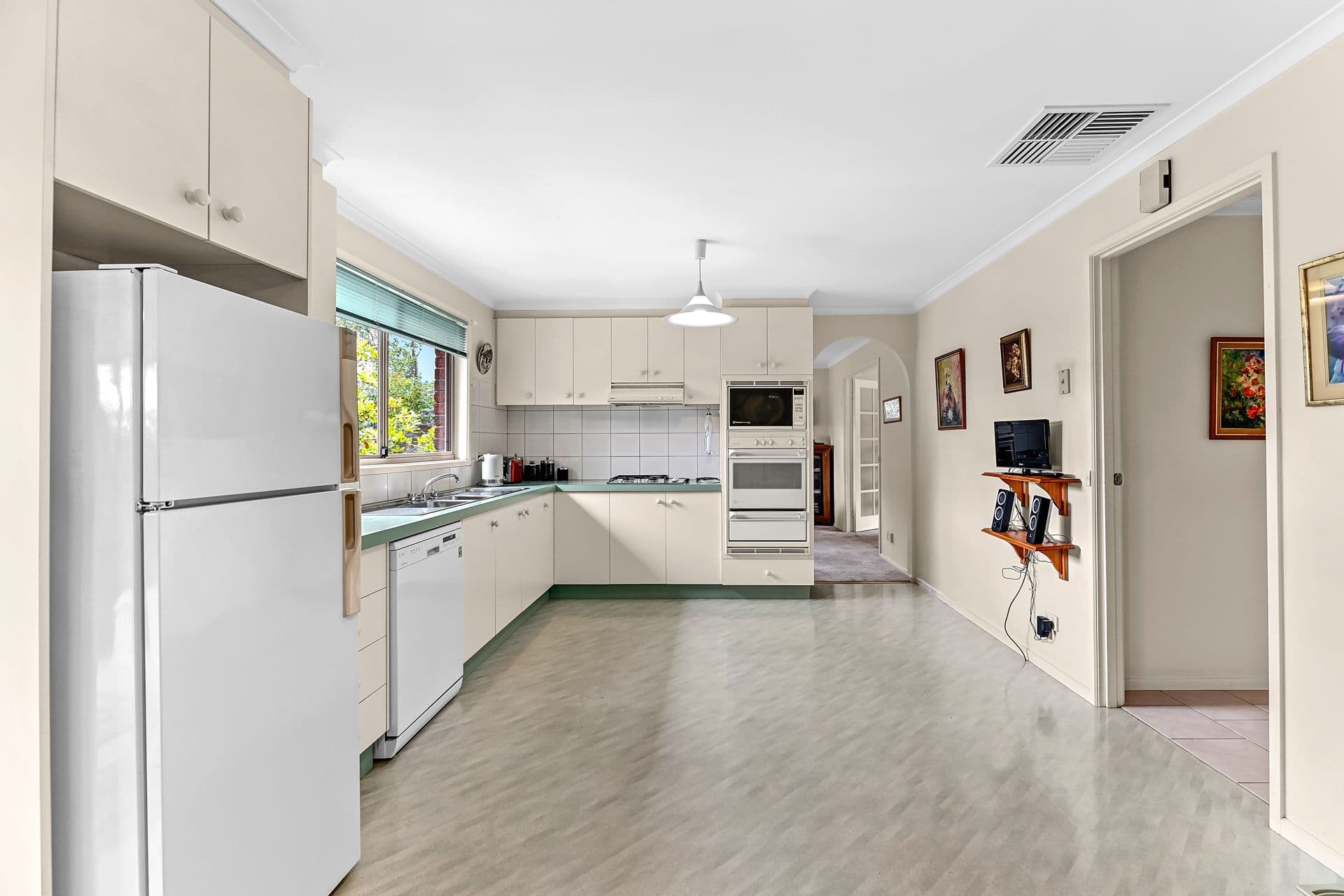 18 Telford Drive, Berwick VIC 3806, Berwick - Thumbnail 6