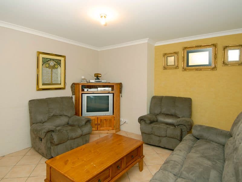 78 Lauterbach Drive, GOSNELLS WA 6110, Gosnells - Thumbnail 2